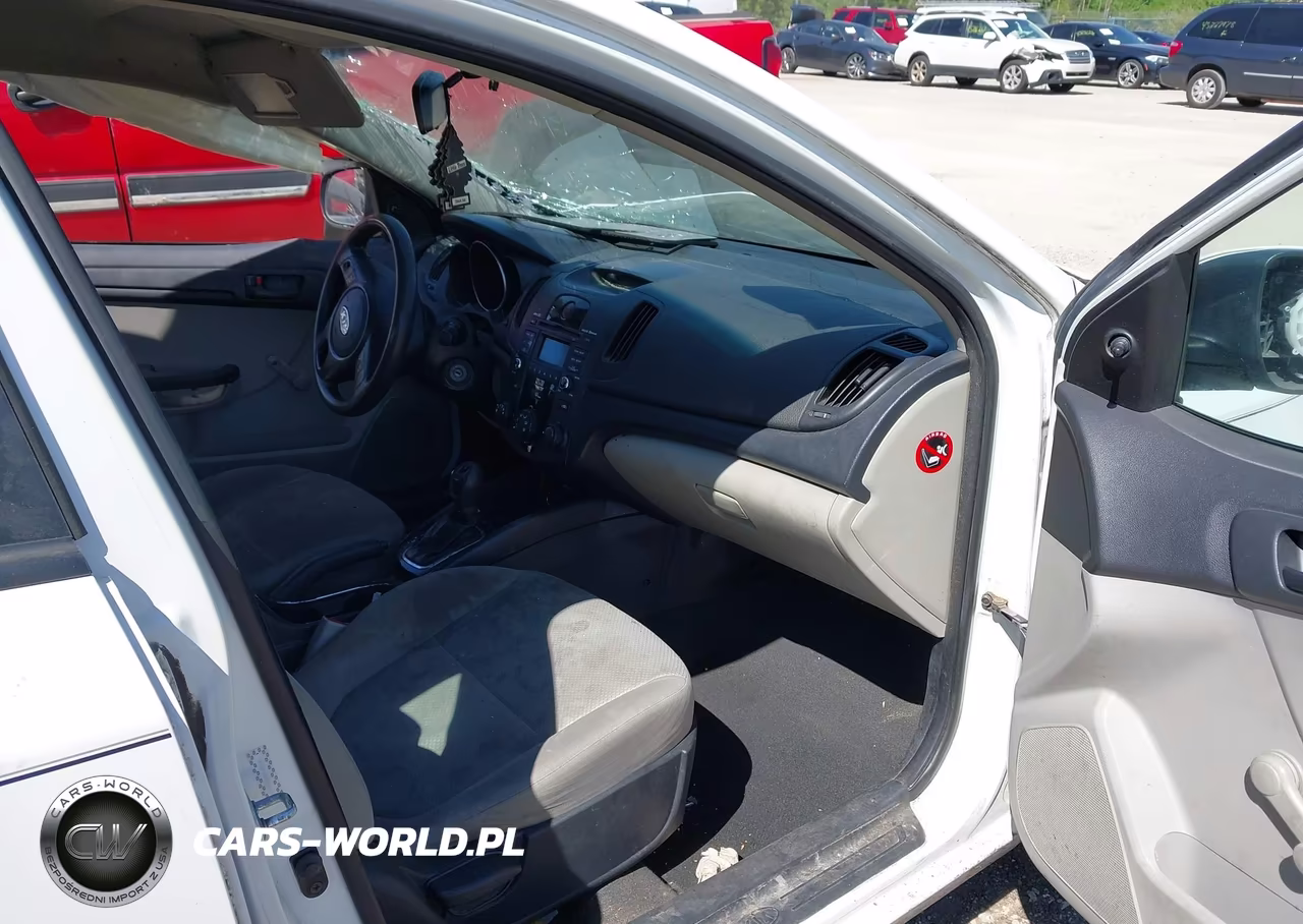 2012 Kia Forte Lx VIN:KNAFT4A21C5526070 - 5