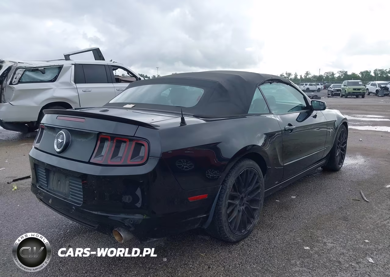 2014 Ford Mustang V6 Premium VIN:1ZVBP8EM2E5221136 - 4