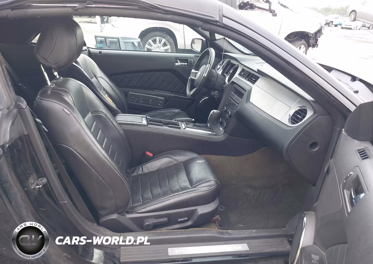 2014 Ford Mustang V6 Premium VIN:1ZVBP8EM2E5221136 - 5