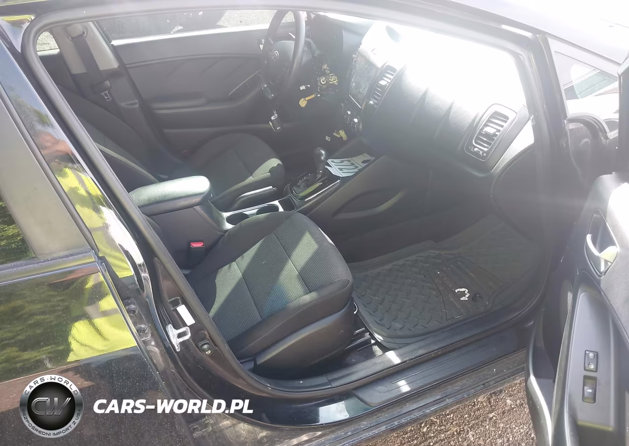 2017 Kia Forte Lx VIN:3KPFK4A7XHE158341 - 5