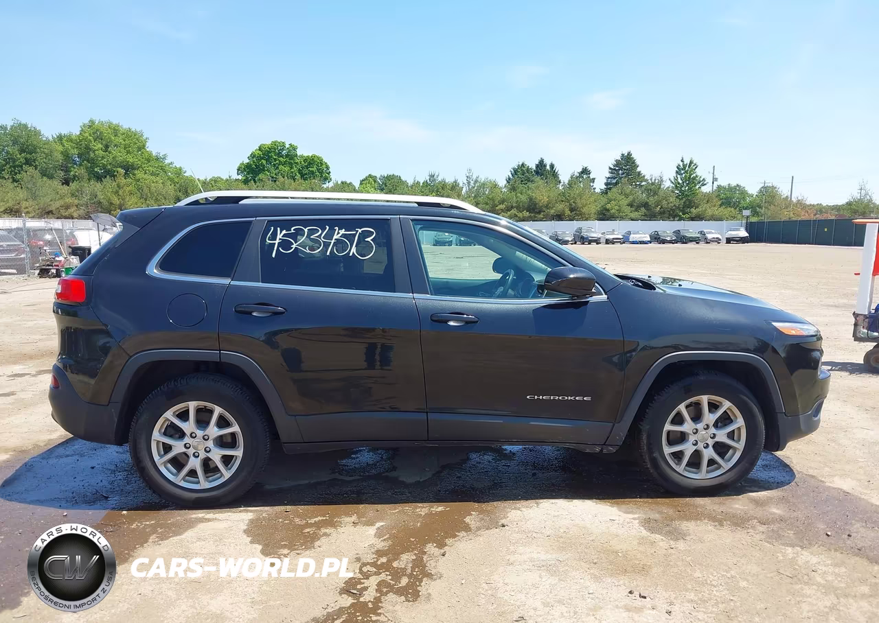 2015 Jeep Cherokee Latitude VIN:1C4PJMCS8FW564842 - 13