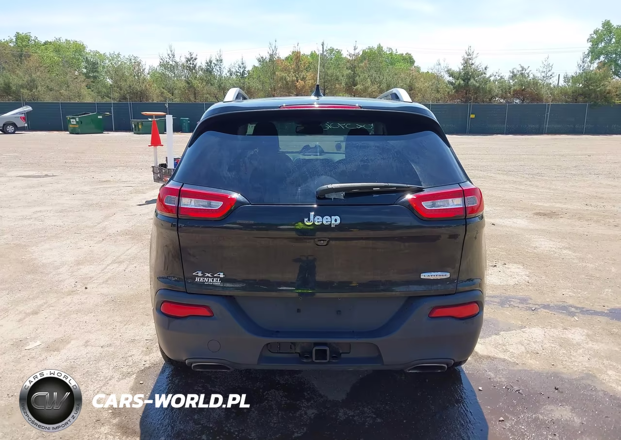 2015 Jeep Cherokee Latitude VIN:1C4PJMCS8FW564842 - 16