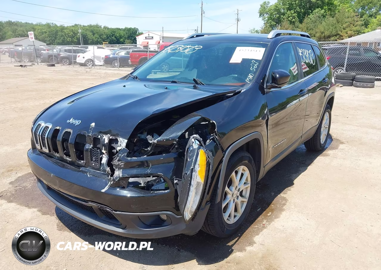2015 Jeep Cherokee Latitude VIN:1C4PJMCS8FW564842 - 6