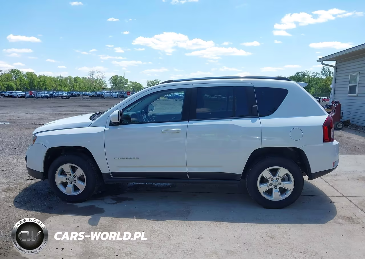 2014 Jeep Compass Latitude VIN:1C4NJCEA7ED618423 - 14