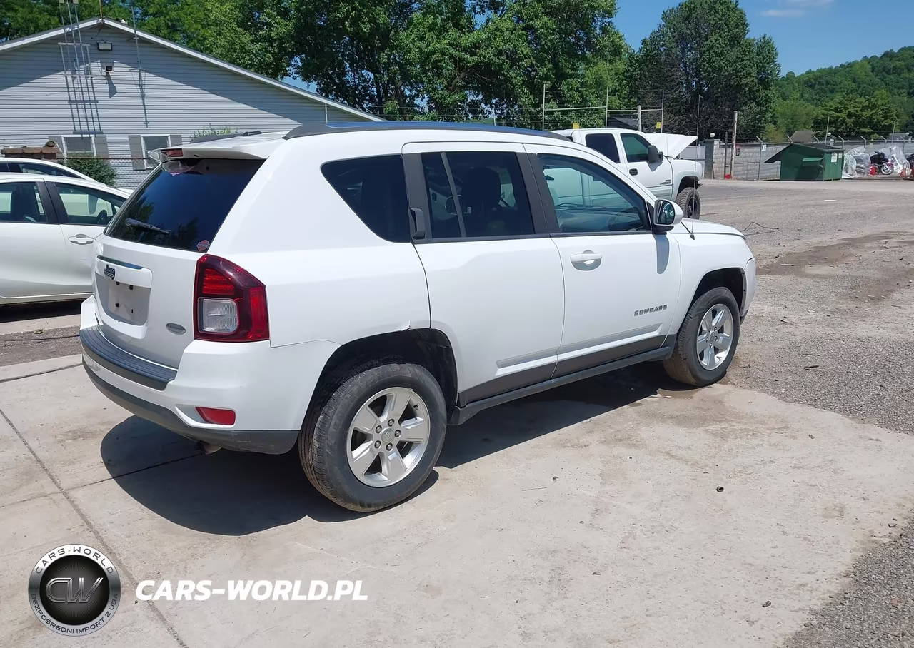 2014 Jeep Compass Latitude VIN:1C4NJCEA7ED618423 - 4