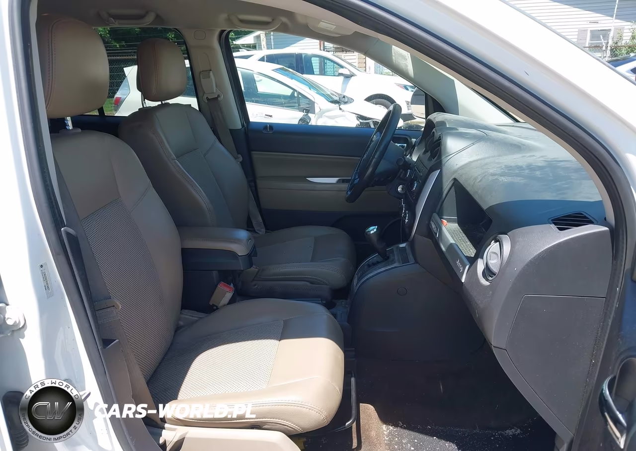 2014 Jeep Compass Latitude VIN:1C4NJCEA7ED618423 - 5
