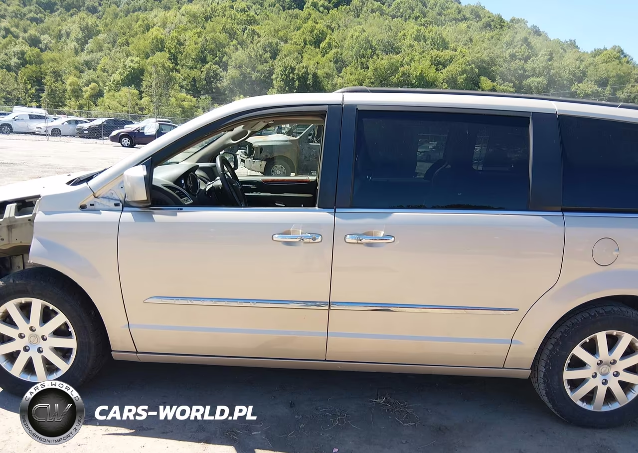 2016 Chrysler Town & Country Touring VIN:2C4RC1BG9GR121835 - 15