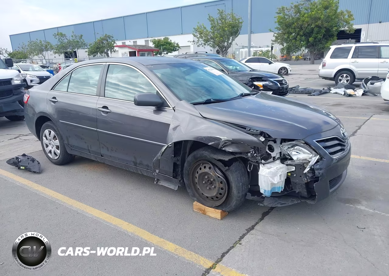 2011 Toyota Camry Le – zdjęcie 1 z 16