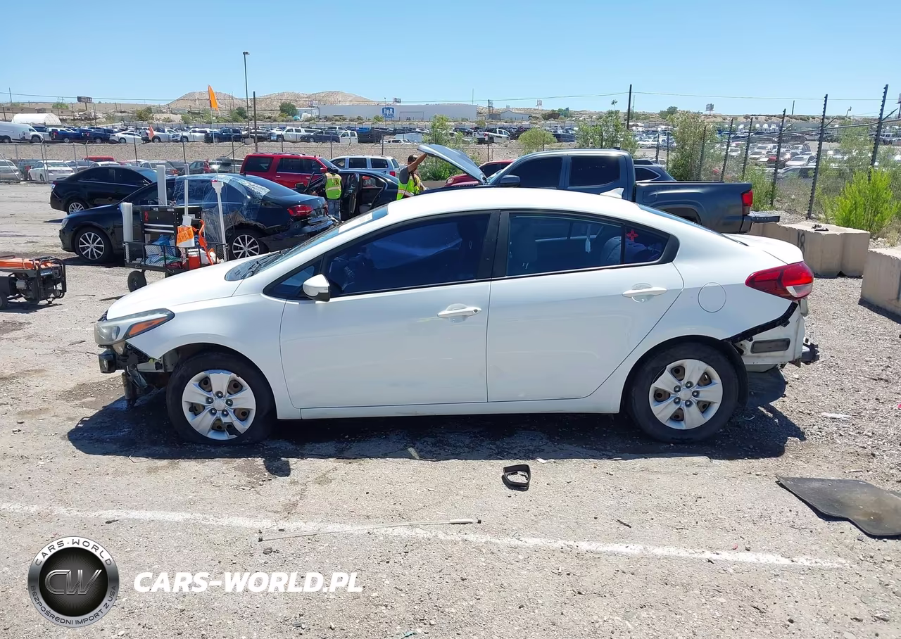 2018 Kia Forte Lx VIN:3KPFK4A75JE218497 - 14