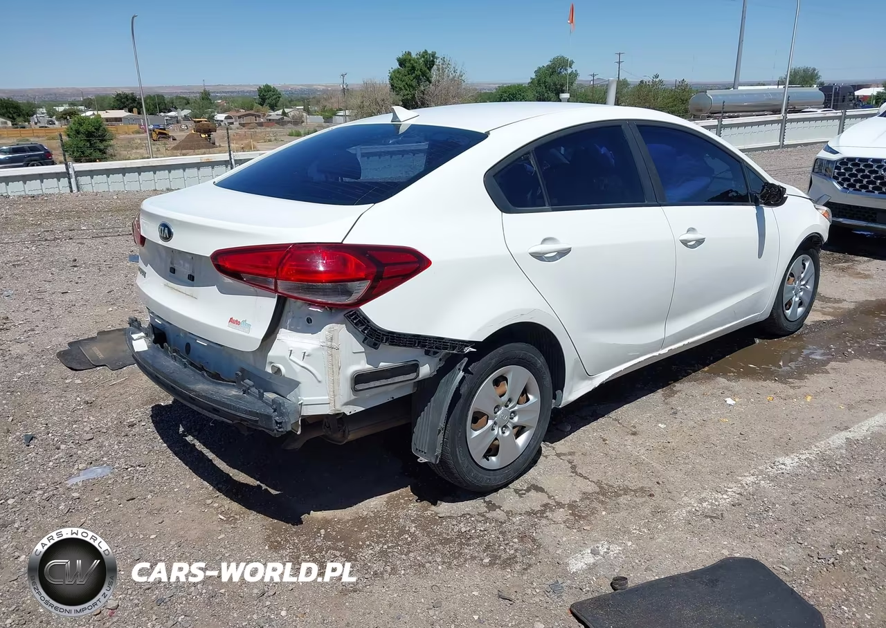 2018 Kia Forte Lx VIN:3KPFK4A75JE218497 - 4