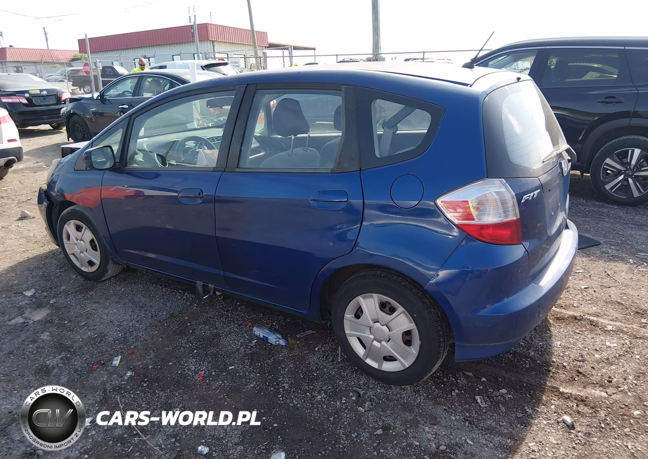 2013 Honda Fit VIN:JHMGE8H30DC078262 - 3