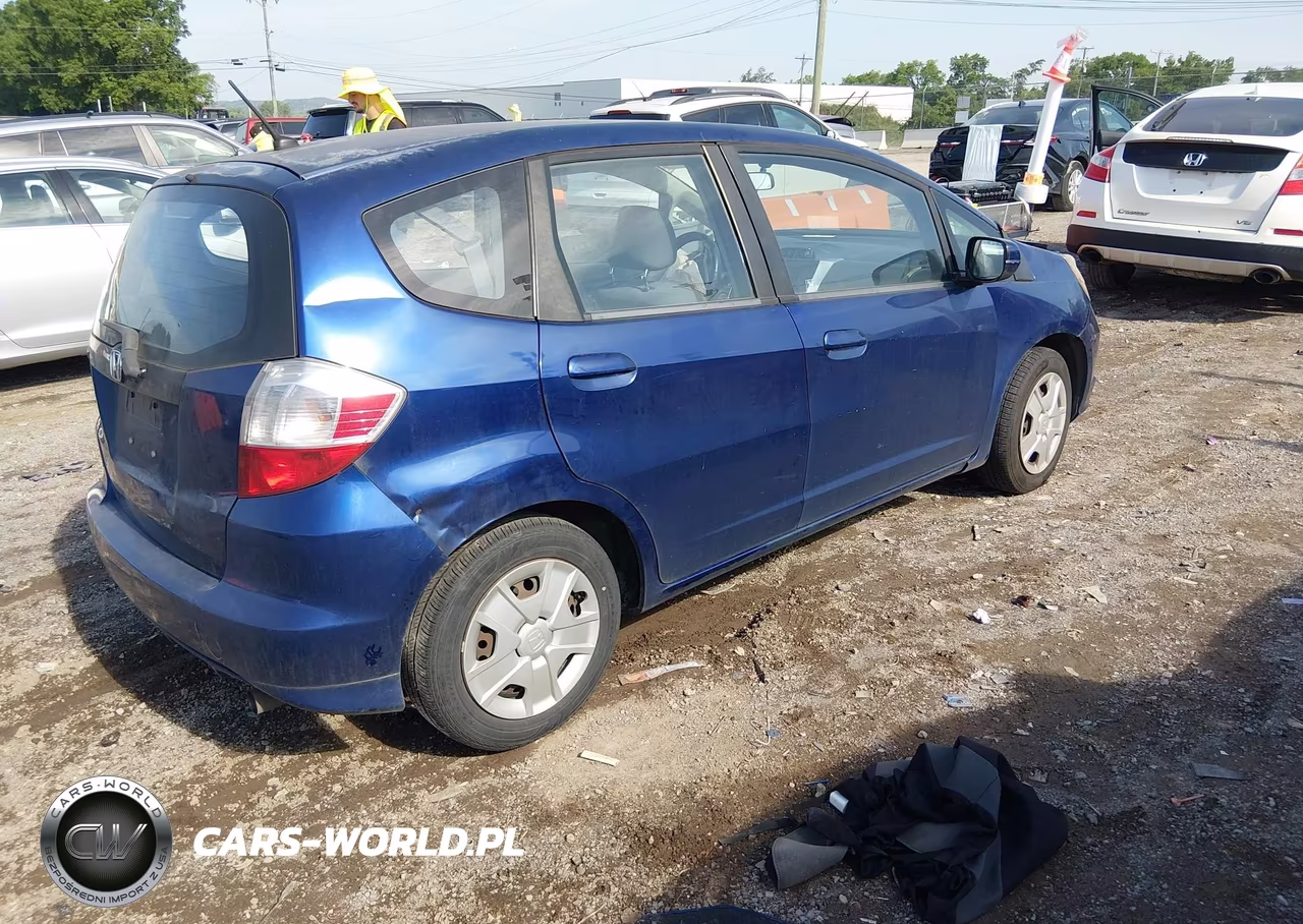 2013 Honda Fit VIN:JHMGE8H30DC078262 - 4