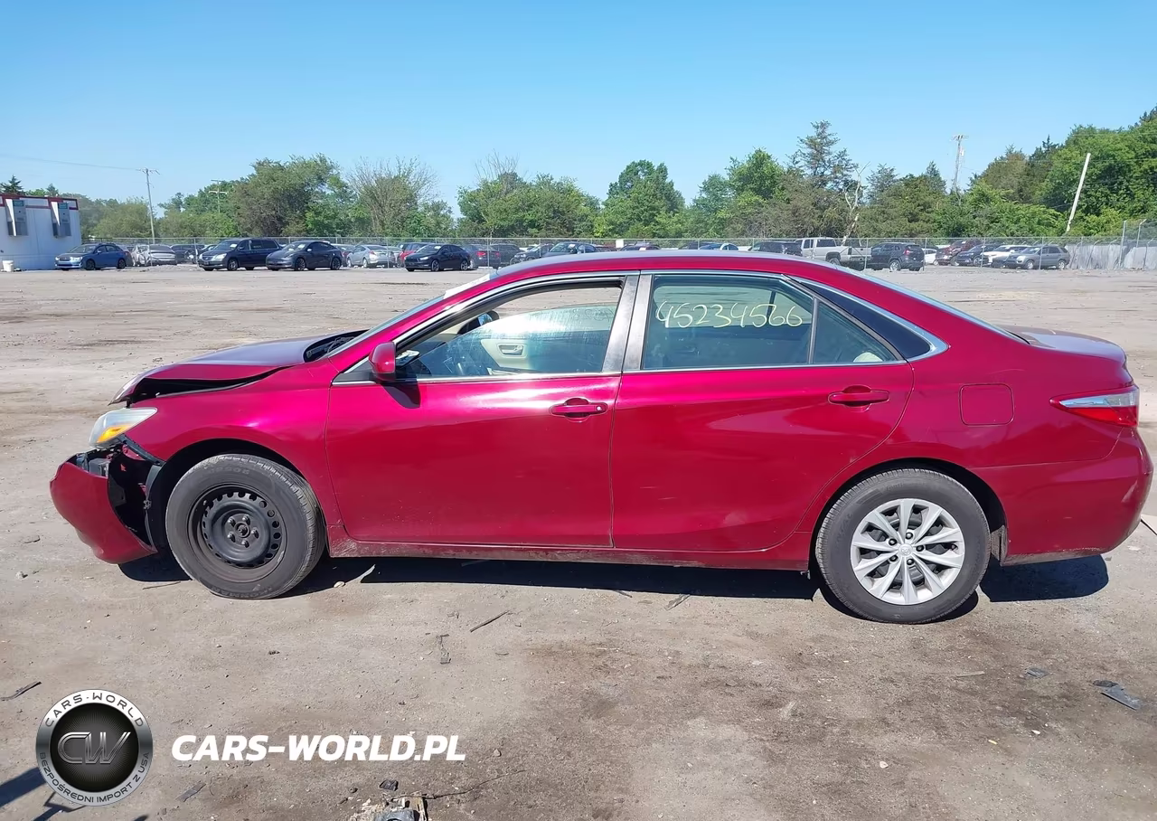 2015 Toyota Camry Le VIN:4T1BF1FK7FU880424 - 14