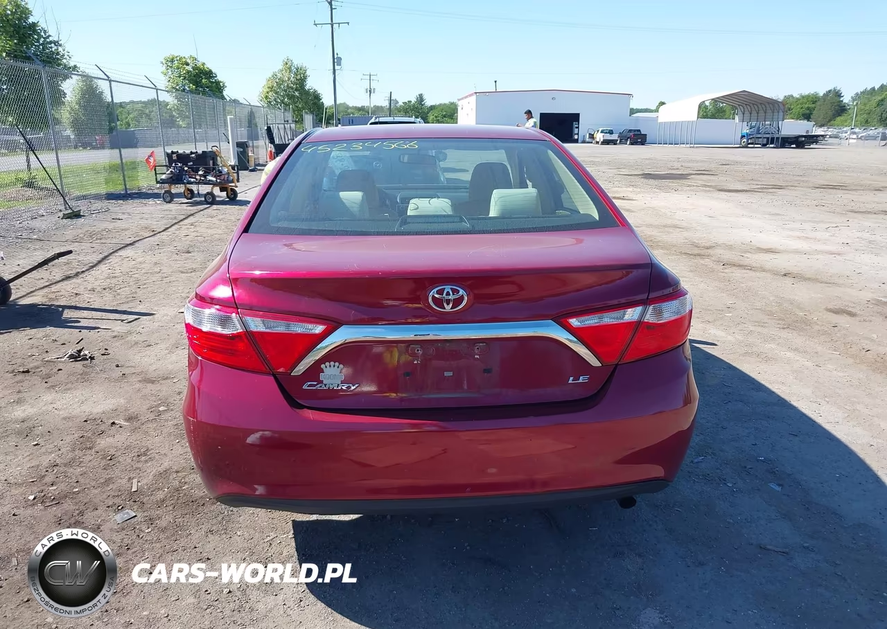 2015 Toyota Camry Le VIN:4T1BF1FK7FU880424 - 16