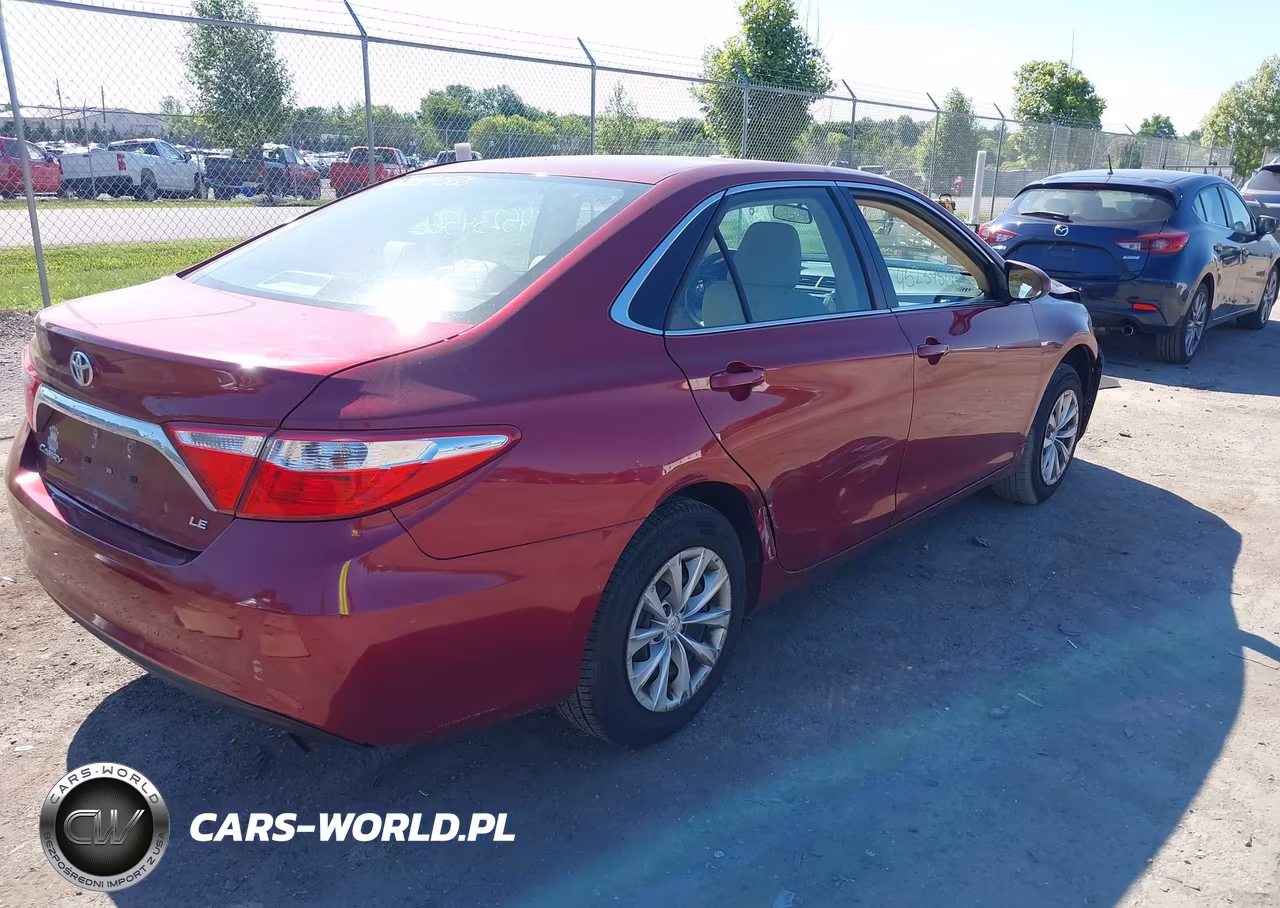2015 Toyota Camry Le VIN:4T1BF1FK7FU880424 - 4