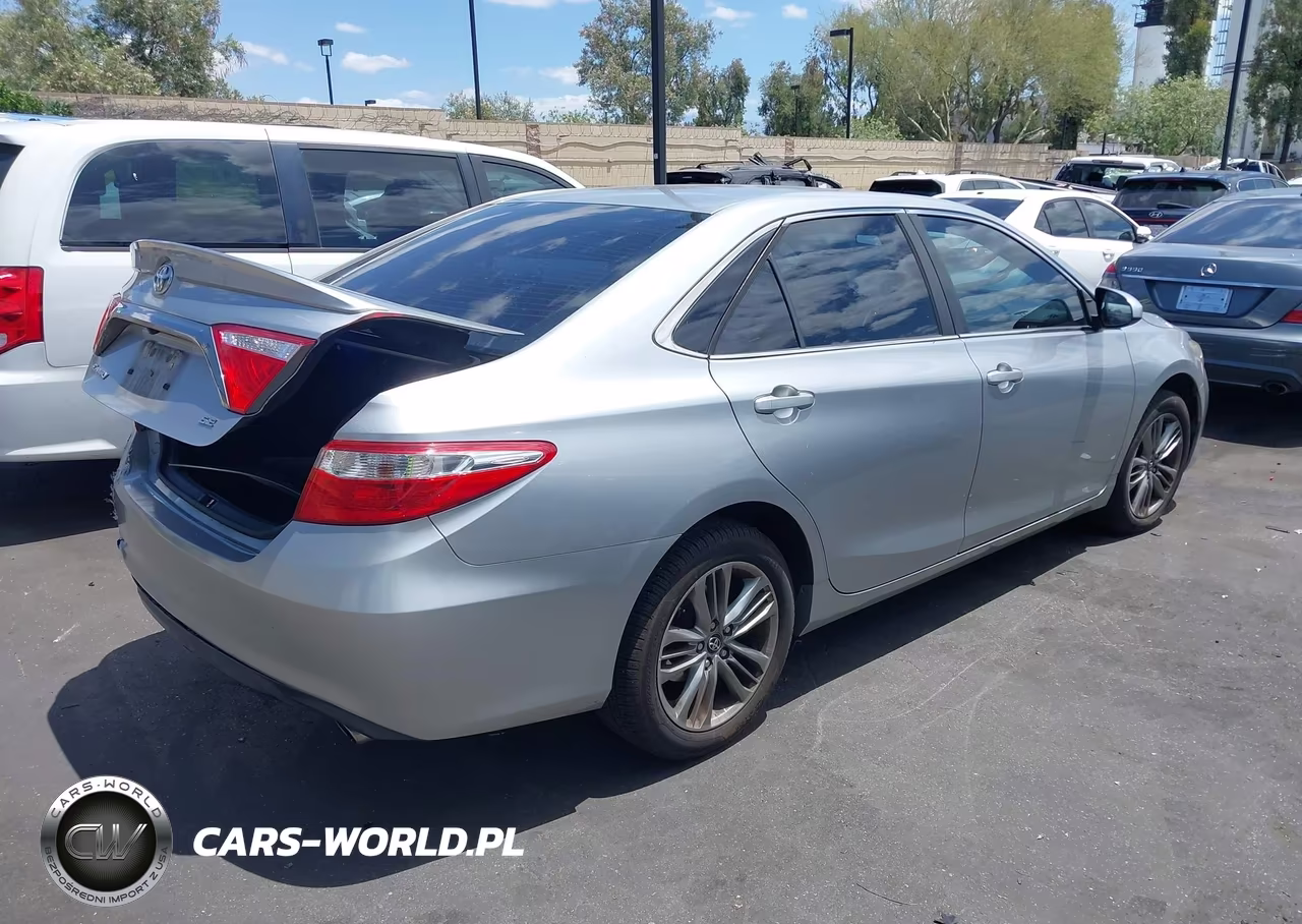 2017 Toyota Camry Se VIN:4T1BF1FK1HU748651 - 4