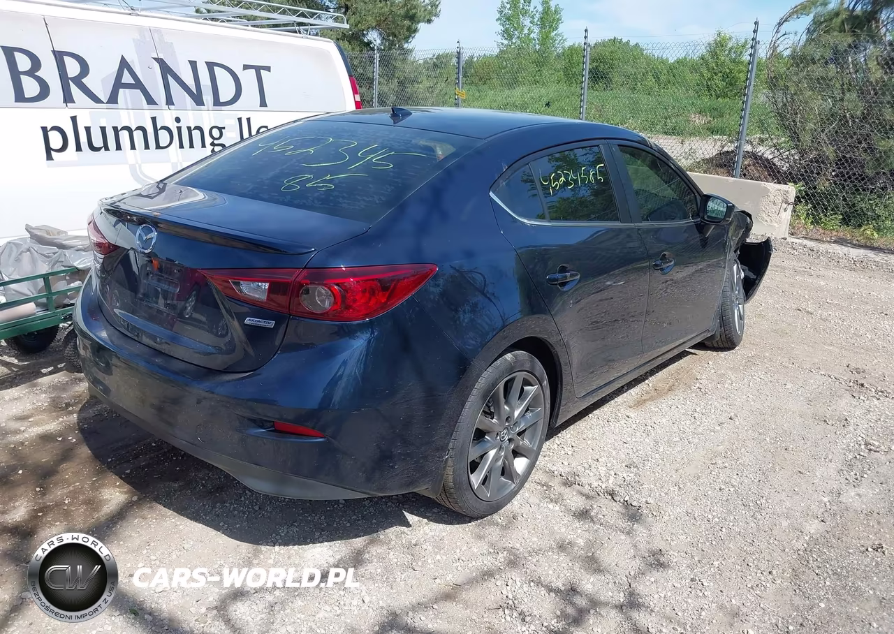 2018 Mazda Mazda3 Touring VIN:3MZBN1V34JM252073 - 4