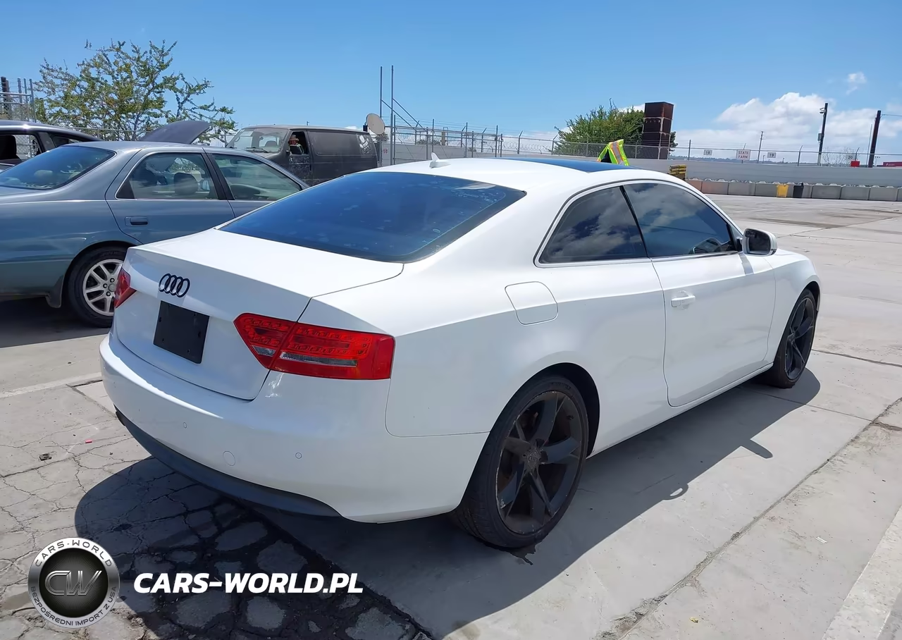 2010 Audi A5 2.0T Premium VIN:WAULFAFR9AA068958 - 4