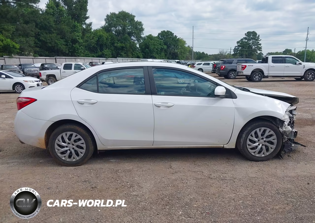 2017 Toyota Corolla Le VIN:2T1BURHE8HC818904 - 14