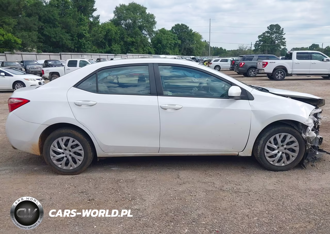 2017 Toyota Corolla Le VIN:2T1BURHE8HC818904 - 18