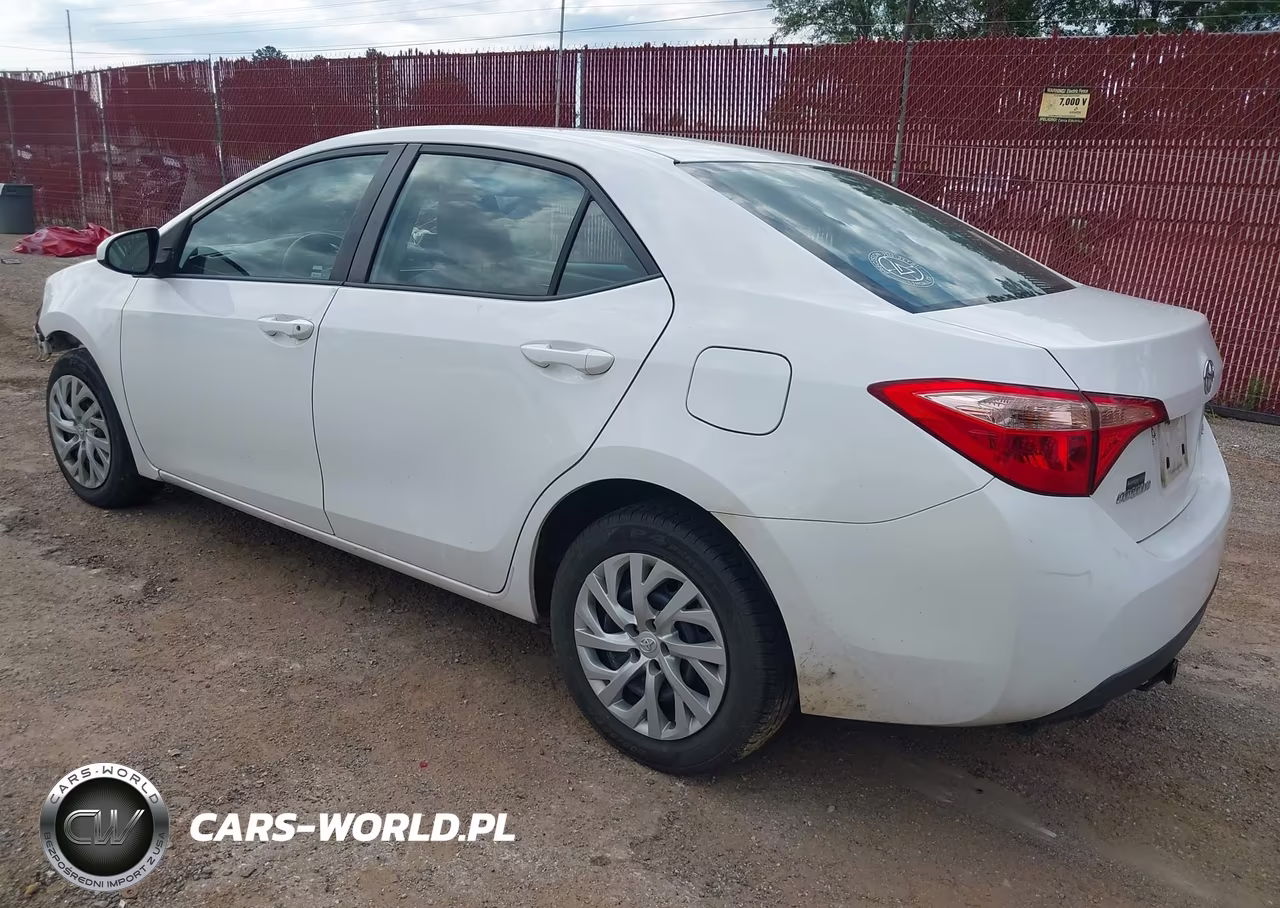 2017 Toyota Corolla Le VIN:2T1BURHE8HC818904 - 3
