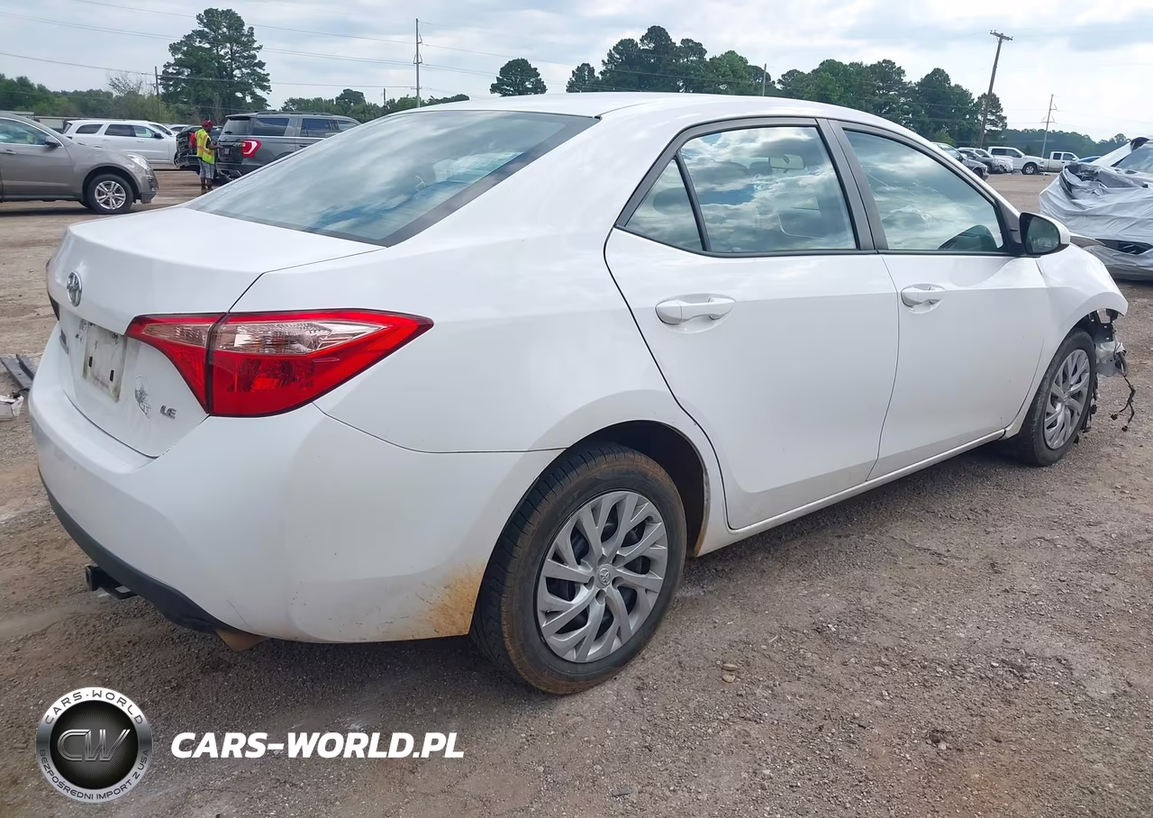2017 Toyota Corolla Le VIN:2T1BURHE8HC818904 - 4