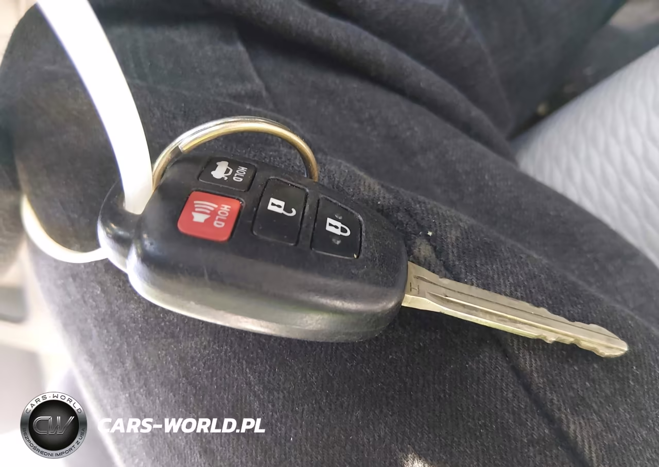 2018 Toyota Corolla Le VIN:2T1BURHE4JC118495 - 11