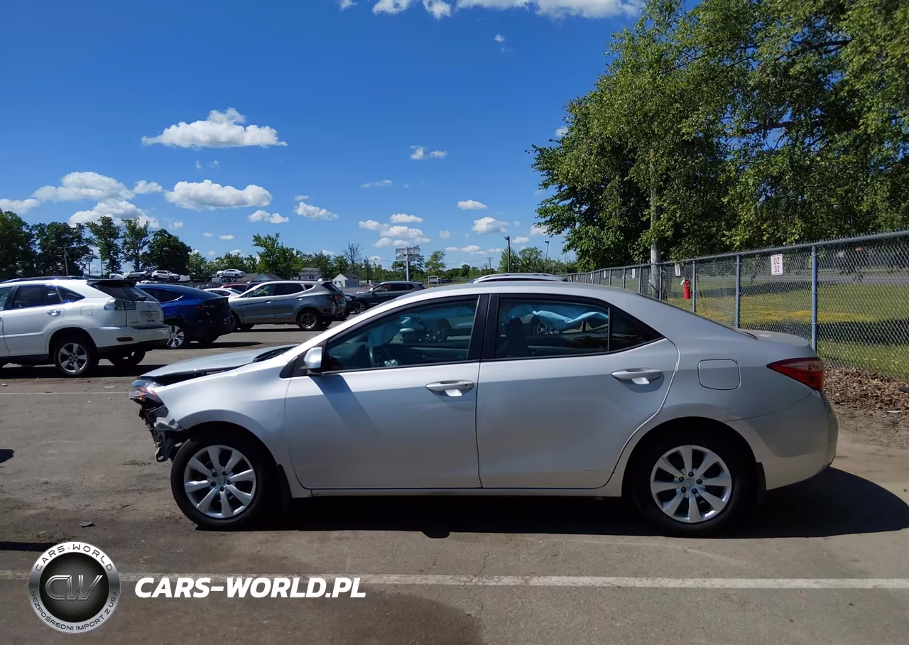 2018 Toyota Corolla Le VIN:2T1BURHE4JC118495 - 14