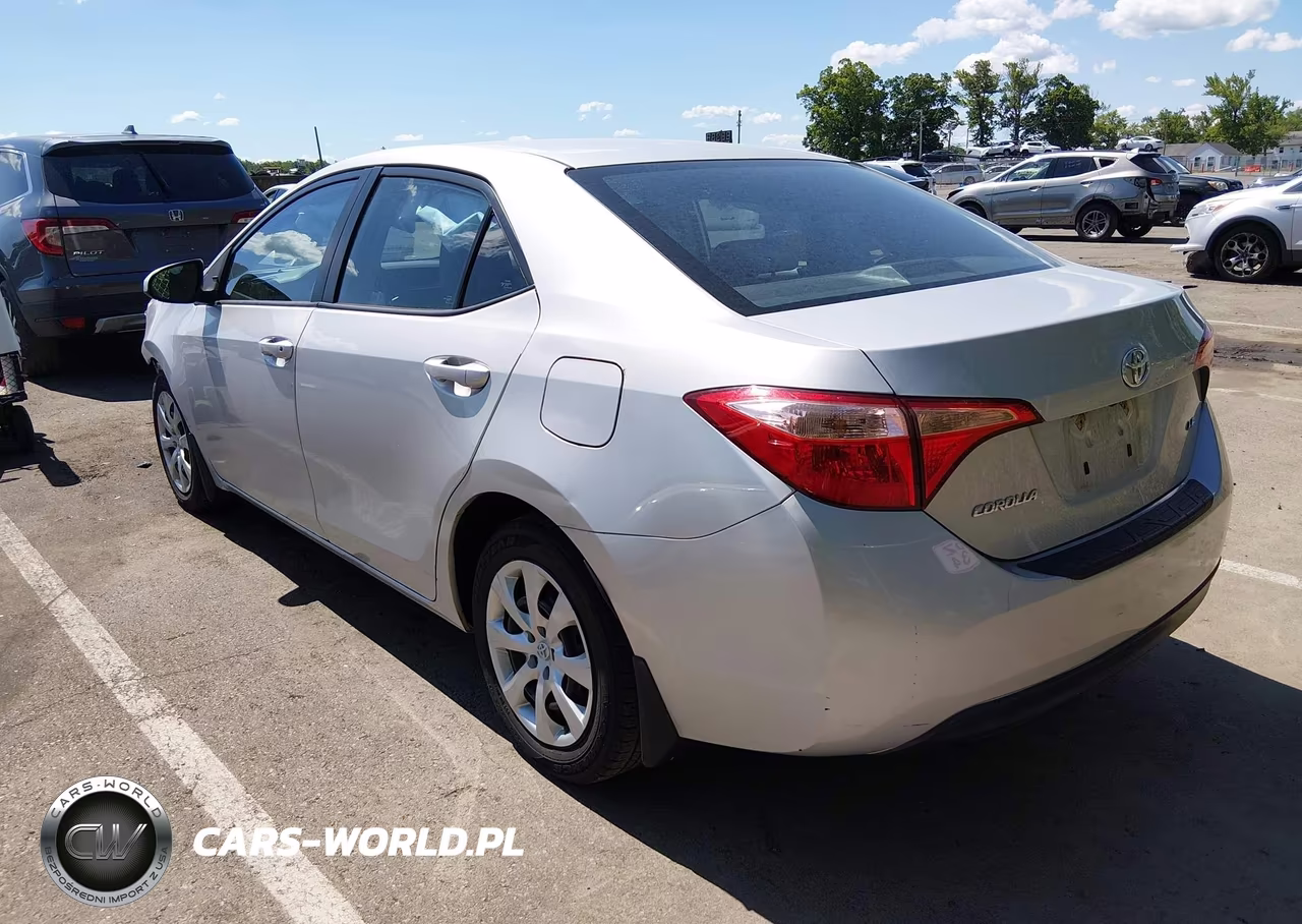 2018 Toyota Corolla Le VIN:2T1BURHE4JC118495 - 3
