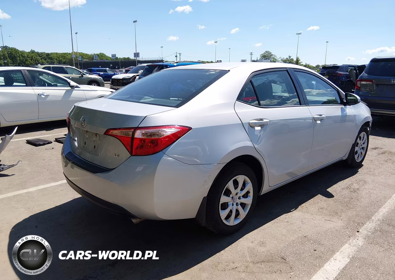 2018 Toyota Corolla Le VIN:2T1BURHE4JC118495 - 4