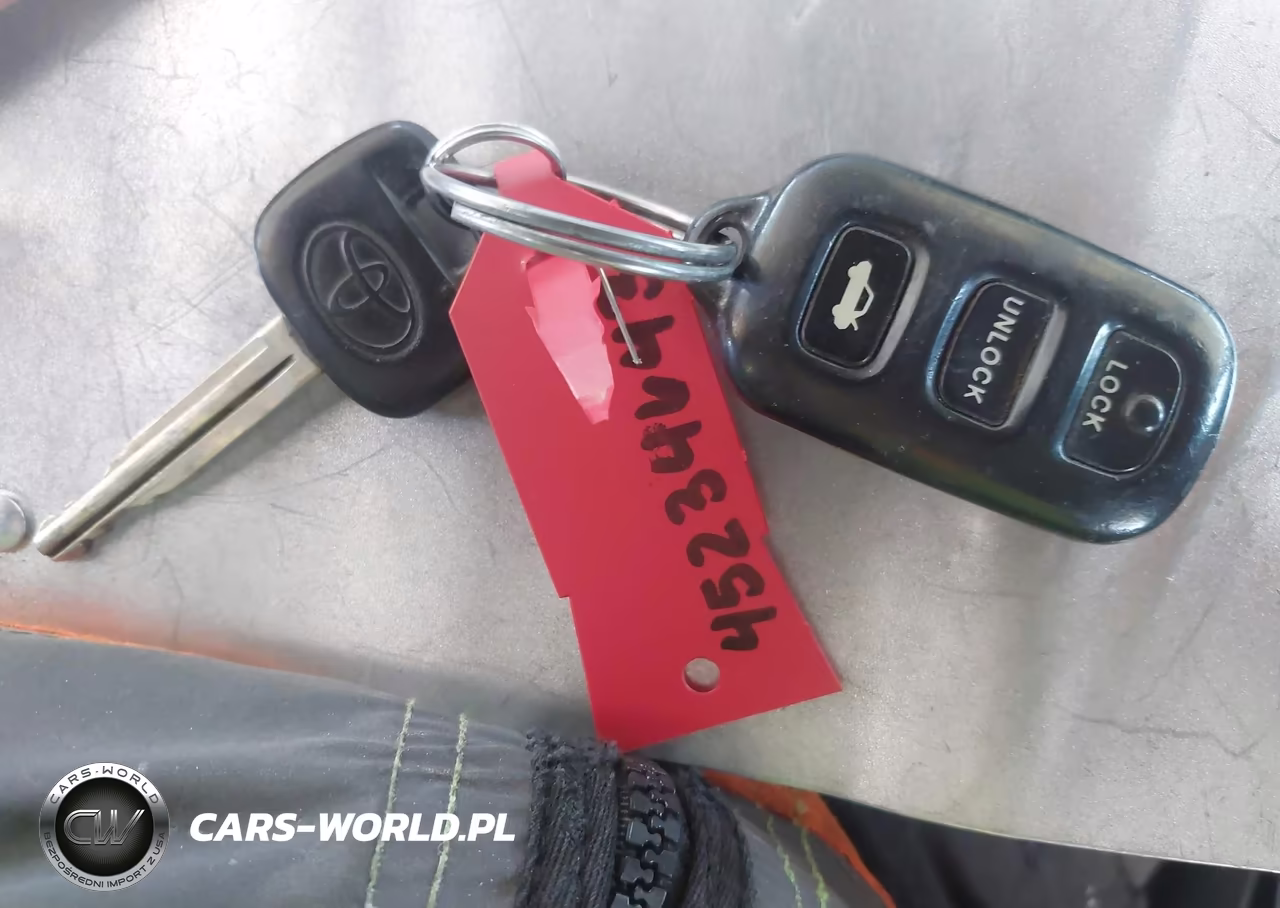 2002 Toyota Camry Le VIN:JTDBE32K320121585 - 11