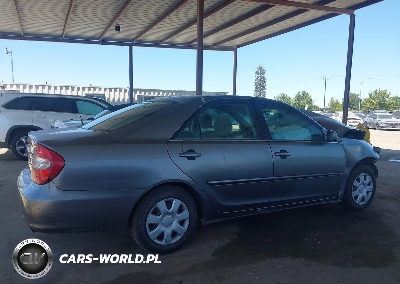 2002 Toyota Camry Le VIN:JTDBE32K320121585 - 13