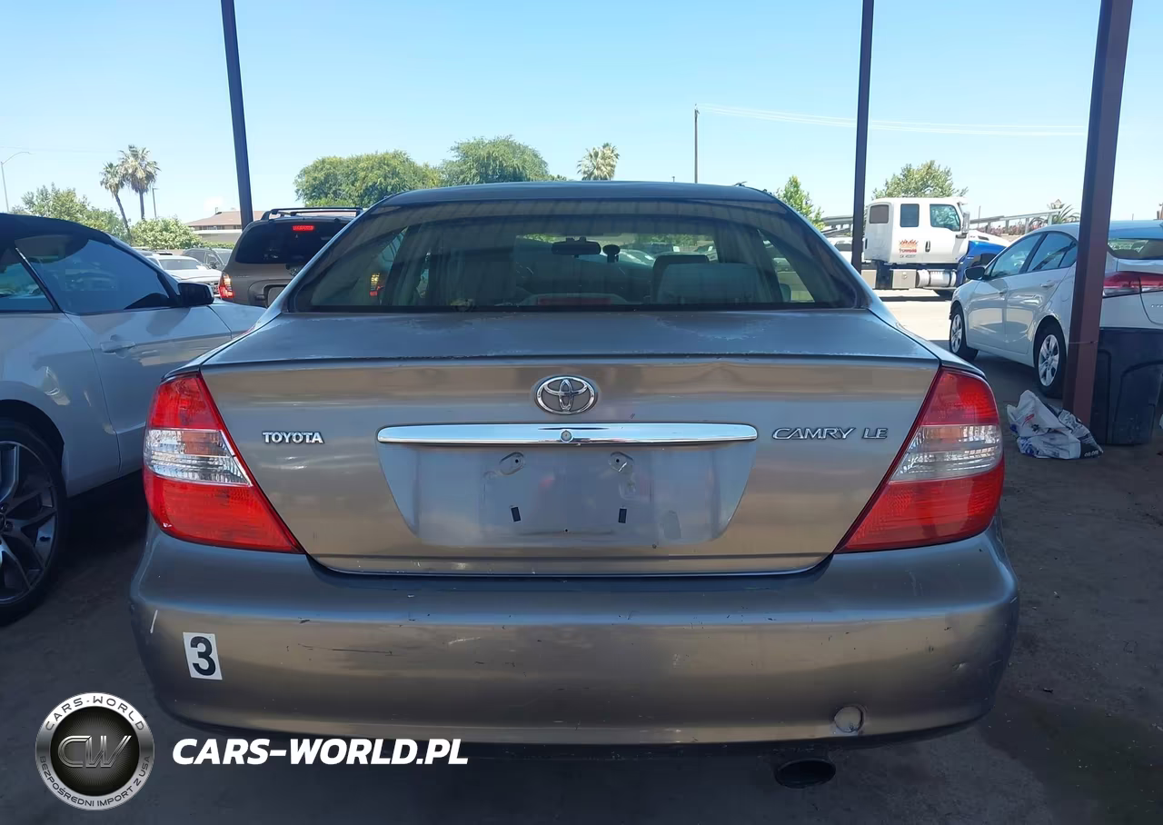2002 Toyota Camry Le VIN:JTDBE32K320121585 - 16