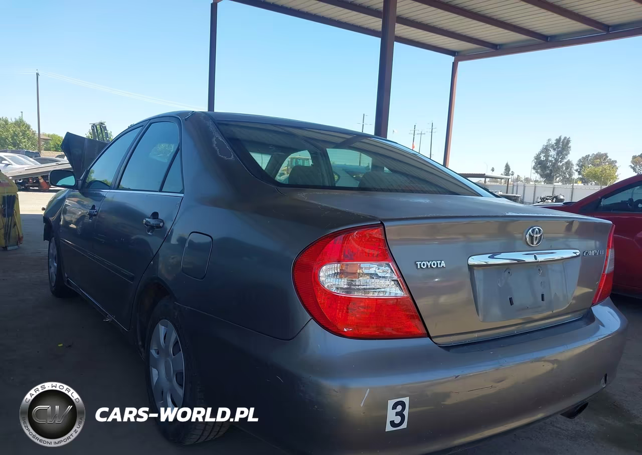 2002 Toyota Camry Le VIN:JTDBE32K320121585 - 3