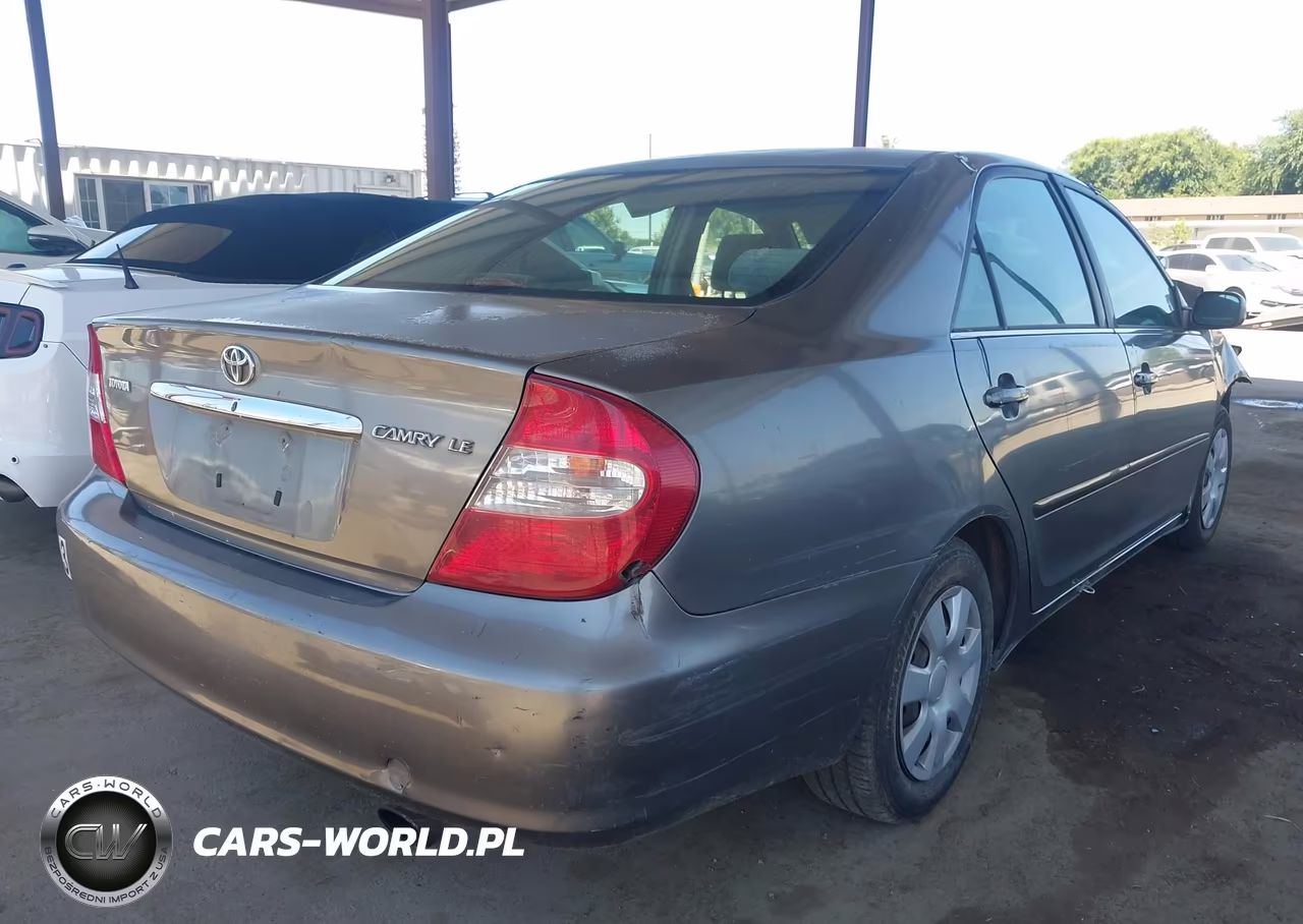2002 Toyota Camry Le VIN:JTDBE32K320121585 - 4