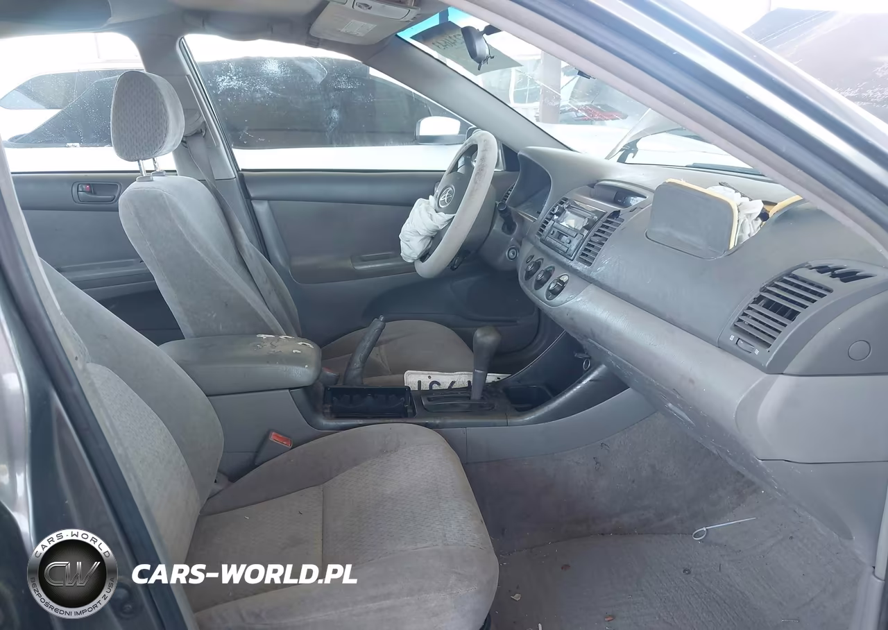 2002 Toyota Camry Le VIN:JTDBE32K320121585 - 5