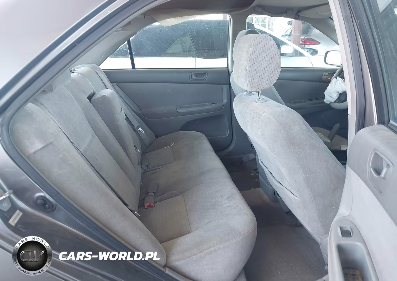 2002 Toyota Camry Le VIN:JTDBE32K320121585 - 8