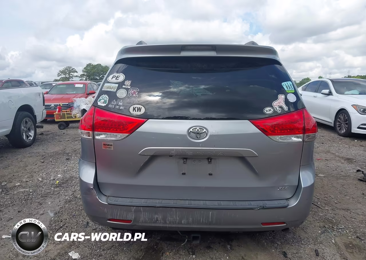 2013 Toyota Sienna Xle V6 8 Passenger VIN:5TDYK3DC9DS318902 - 15