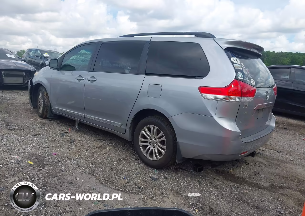 2013 Toyota Sienna Xle V6 8 Passenger VIN:5TDYK3DC9DS318902 - 3