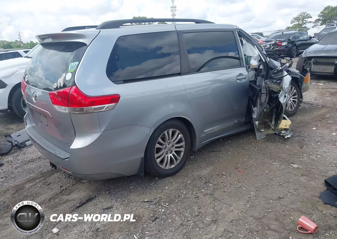 2013 Toyota Sienna Xle V6 8 Passenger VIN:5TDYK3DC9DS318902 - 4