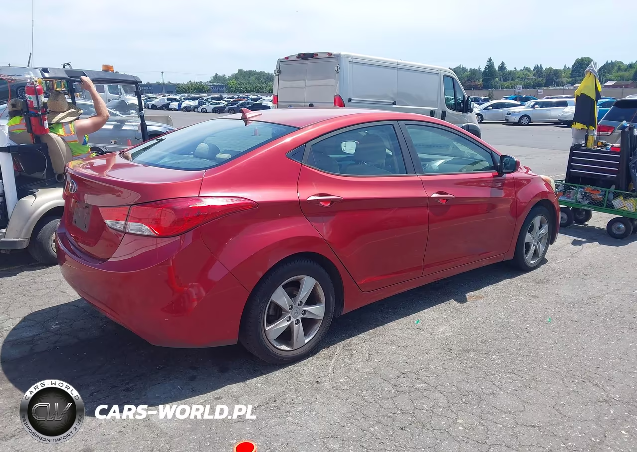 2013 Hyundai Elantra Gls VIN:KMHDH4AEXDU493059 - 4