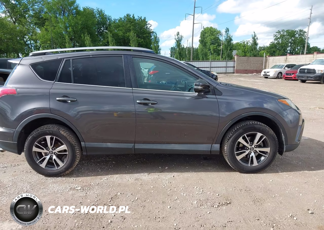 2018 Toyota Rav4 Xle VIN:2T3RFREV4JW704164 - 13