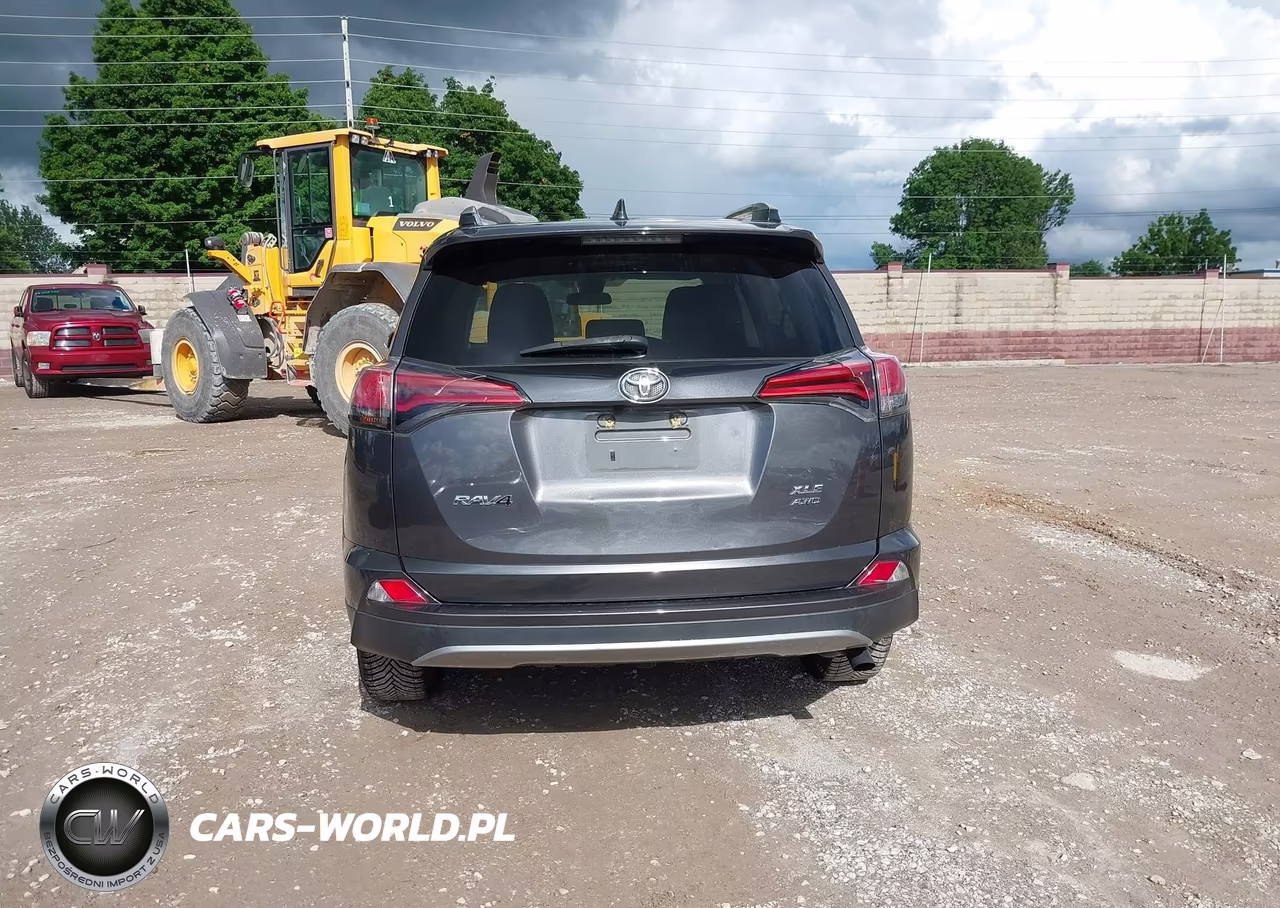 2018 Toyota Rav4 Xle VIN:2T3RFREV4JW704164 - 16