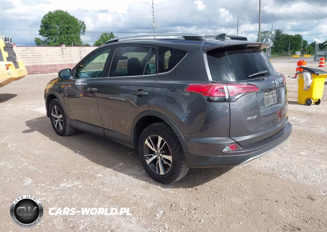 2018 Toyota Rav4 Xle VIN:2T3RFREV4JW704164 - 3