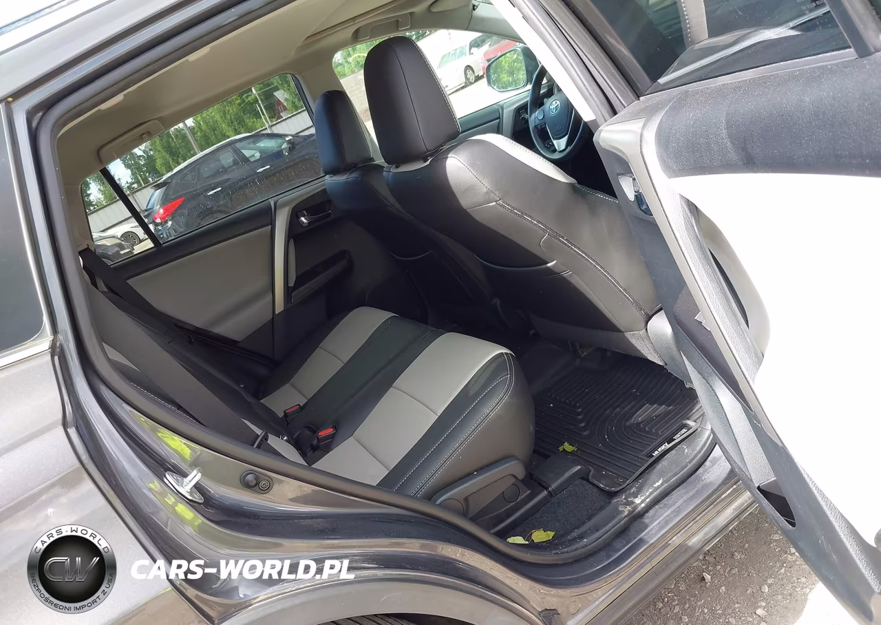 2018 Toyota Rav4 Xle VIN:2T3RFREV4JW704164 - 8