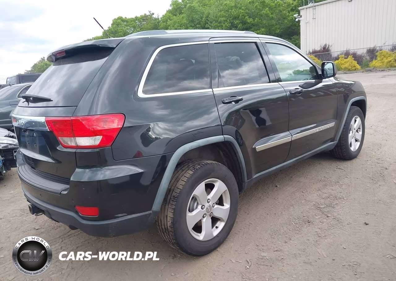 2011 Jeep Grand Cherokee Laredo VIN:1J4RR4GG2BC547757 - 4