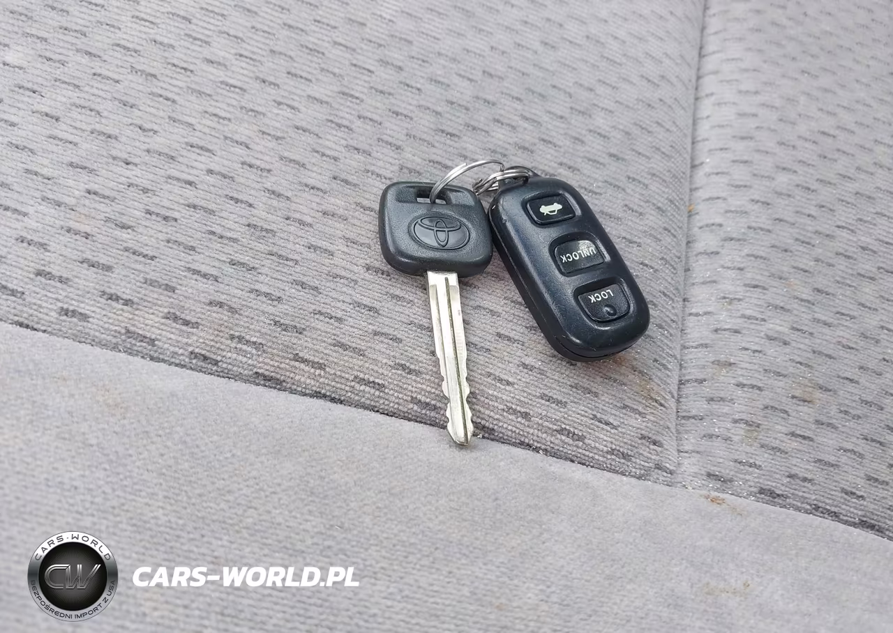 2003 Toyota Camry Le VIN:4T1BE32KX3U708047 - 11