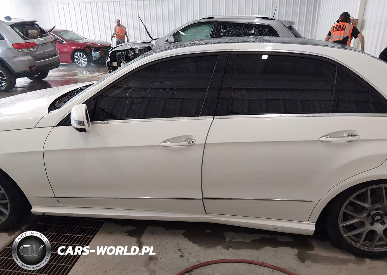 2011 Mercedes-Benz E 550 4Matic VIN:WDDHF9AB7BA502318 - 14