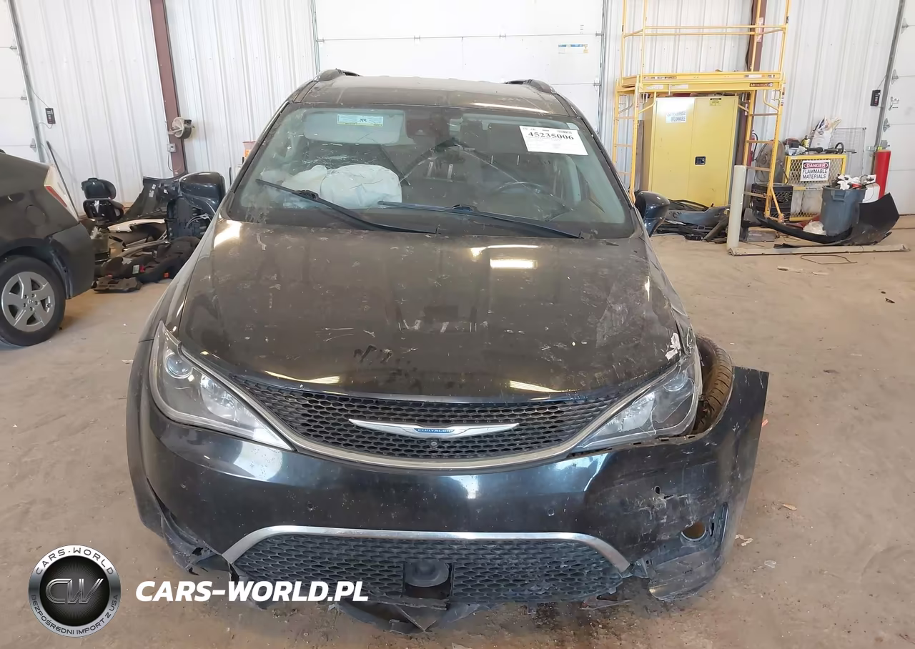 2018 Chrysler Pacifica Touring L VIN:2C4RC1BG5JR166956 - 11