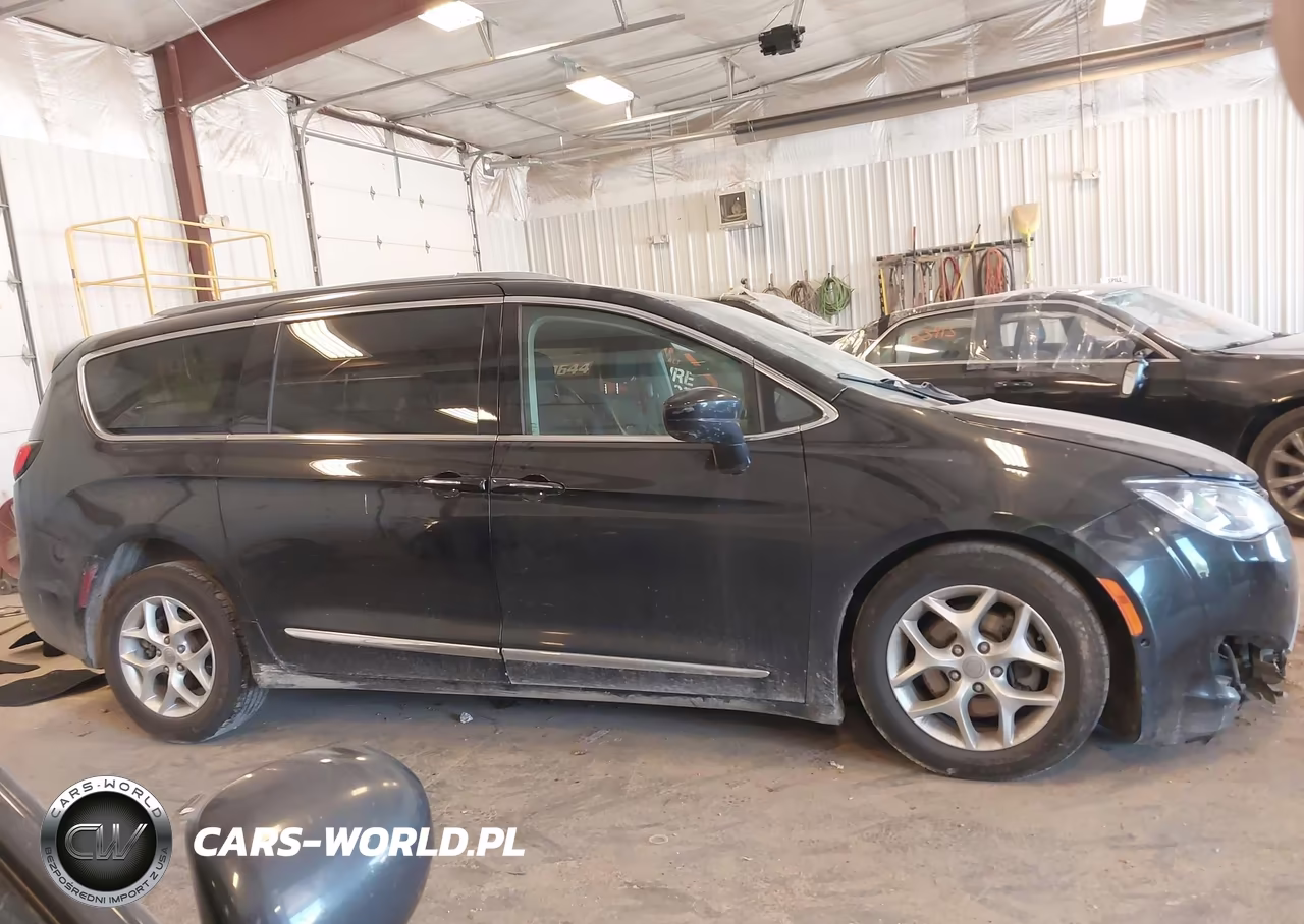 2018 Chrysler Pacifica Touring L VIN:2C4RC1BG5JR166956 - 12